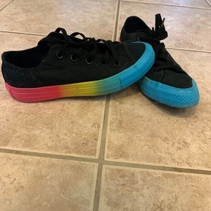 Sz 6 converse all star sneakers